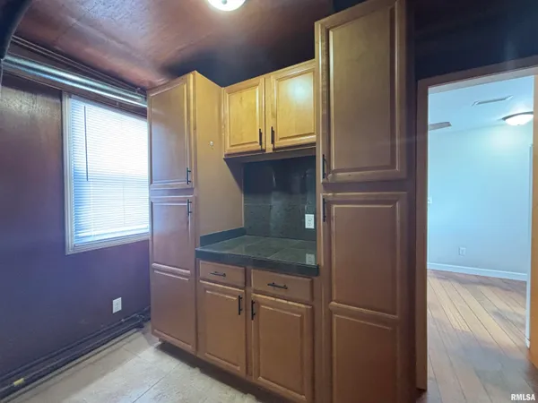 $124,900 | 405 South Gillett Street, Elkhart, IL 62634