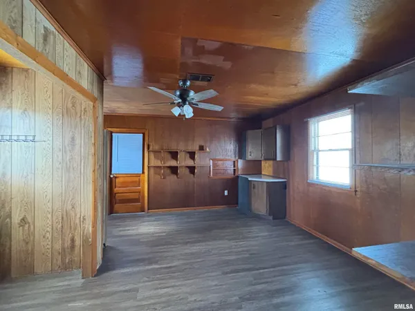 $124,900 | 405 South Gillett Street, Elkhart, IL 62634