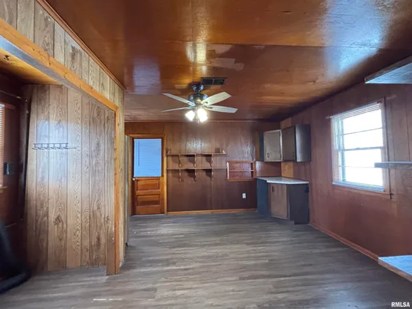 $124,900 | 405 South Gillett Street, Elkhart, IL 62634