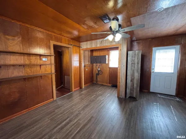 $124,900 | 405 South Gillett Street, Elkhart, IL 62634