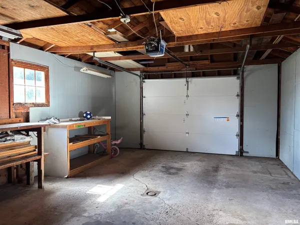 $124,900 | 405 South Gillett Street, Elkhart, IL 62634