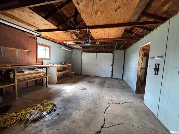 $124,900 | 405 South Gillett Street, Elkhart, IL 62634