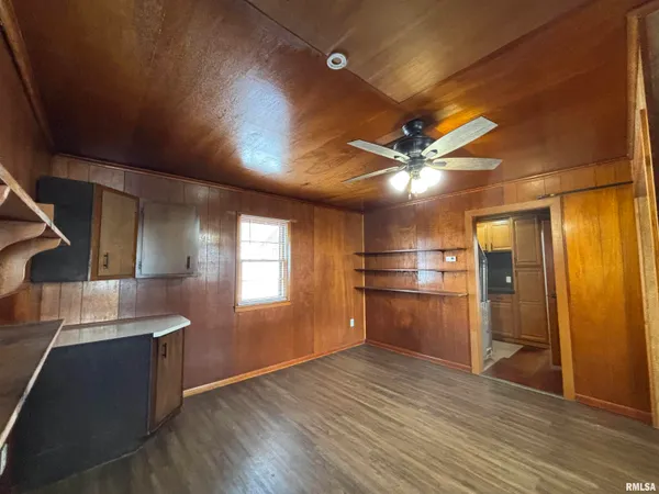 $124,900 | 405 South Gillett Street, Elkhart, IL 62634