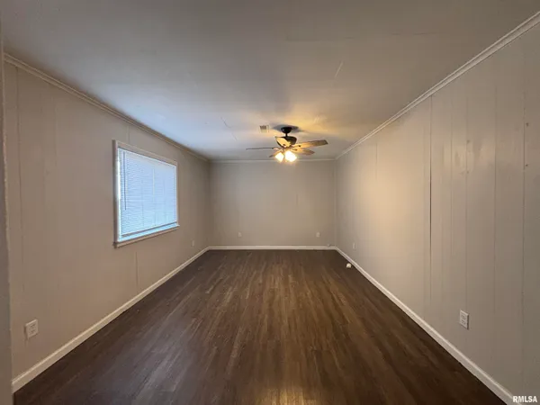 $124,900 | 405 South Gillett Street, Elkhart, IL 62634