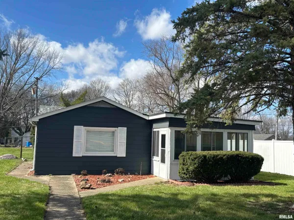 $124,900 | 405 South Gillett Street, Elkhart, IL 62634