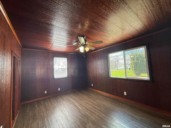 $124,900 | 405 South Gillett Street, Elkhart, IL 62634