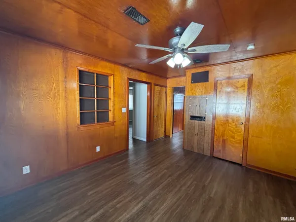 $124,900 | 405 South Gillett Street, Elkhart, IL 62634