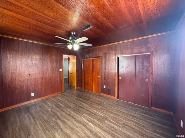 $124,900 | 405 South Gillett Street, Elkhart, IL 62634