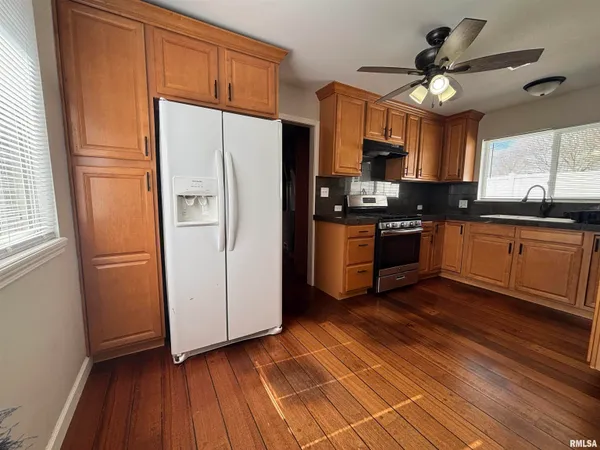 $124,900 | 405 South Gillett Street, Elkhart, IL 62634