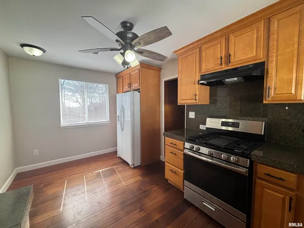 $124,900 | 405 South Gillett Street, Elkhart, IL 62634