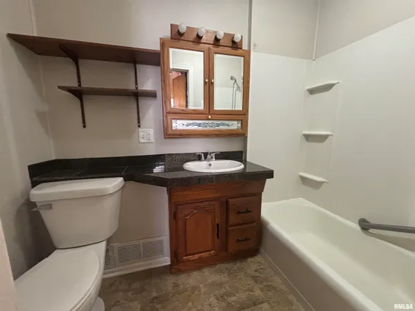 $124,900 | 405 South Gillett Street, Elkhart, IL 62634