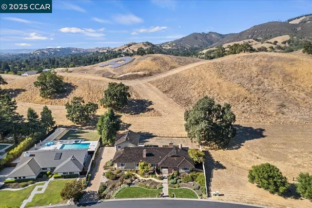 $2,595,000 | 2385 Holly Oak Drive, Danville, CA 94506