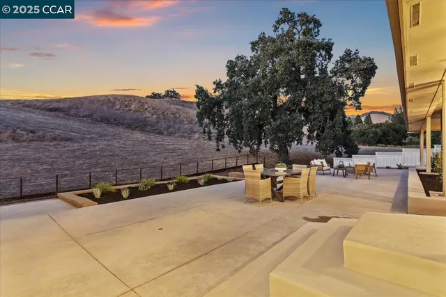 $2,595,000 | 2385 Holly Oak Drive, Danville, CA 94506