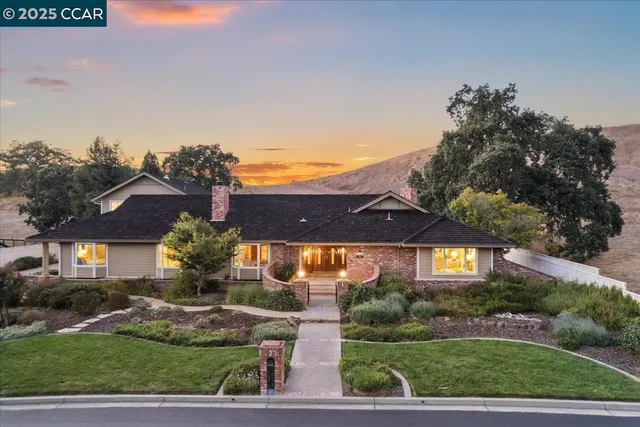 $2,595,000 | 2385 Holly Oak Drive, Danville, CA 94506