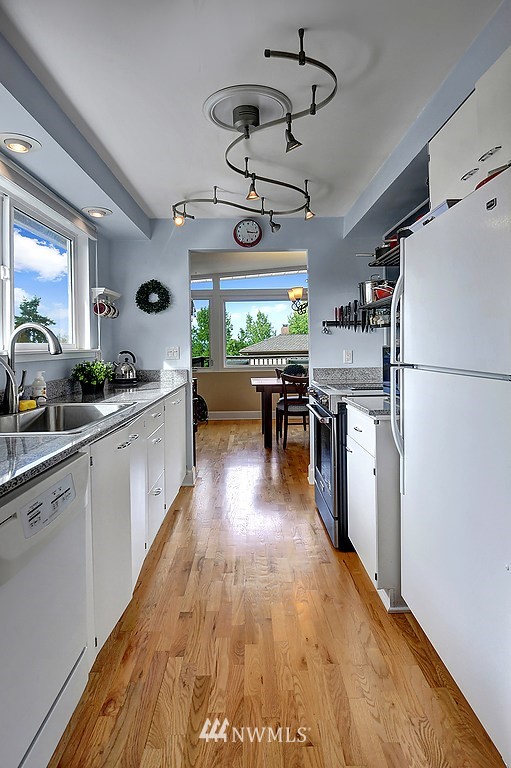 951 Daley Street Edmonds, WA 98020 - Photo 11 of 24
