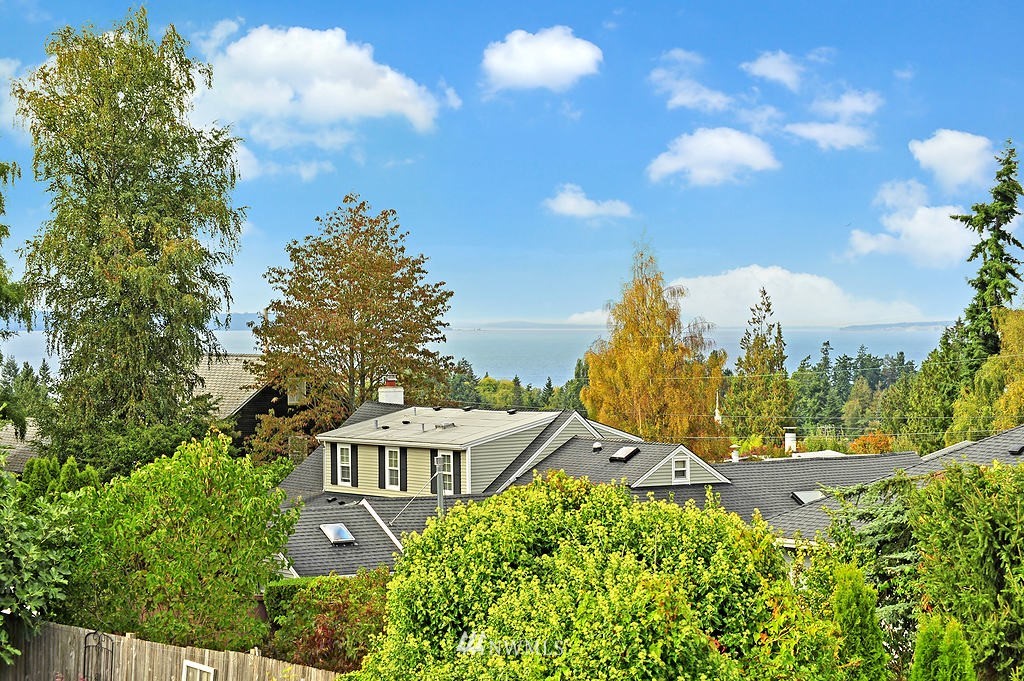 951 Daley Street Edmonds, WA 98020 - Photo 4 of 24