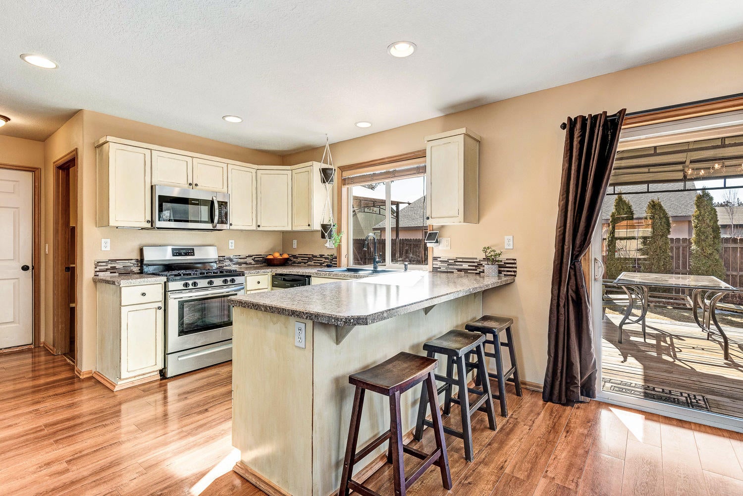 20592 Dylan Loop Bend, OR 97702 - Photo 8 of 24 Light and Bright Kitchen