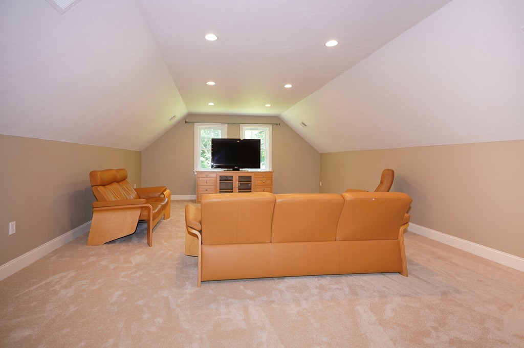 88 Marked Tree Road Holliston, MA 01746 - Photo 12 of 23 Gallery Image 12