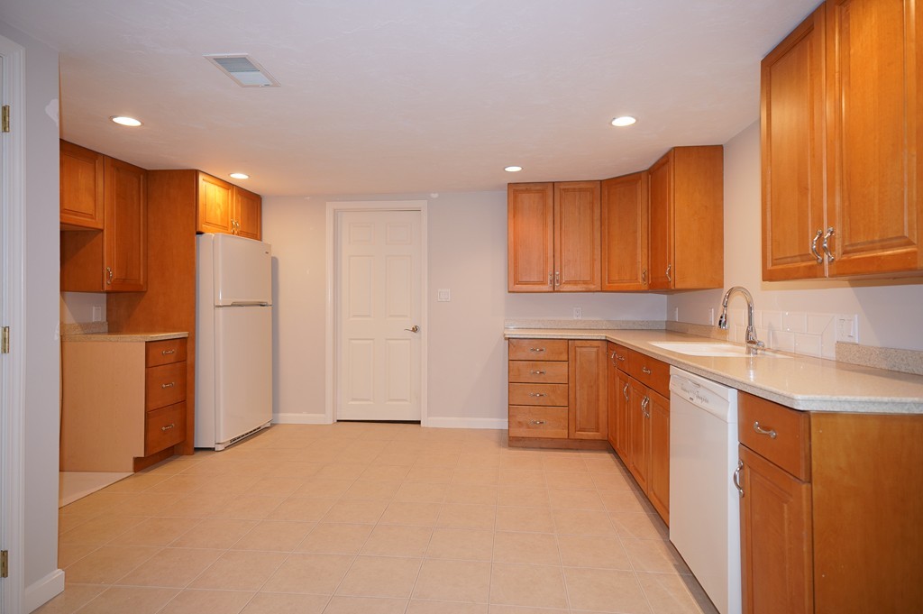 88 Marked Tree Road Holliston, MA 01746 - Photo 16 of 23 Gallery Image 16