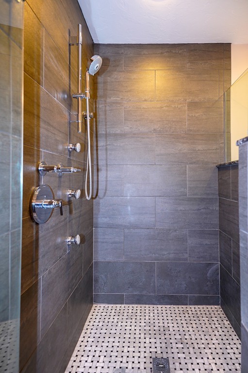 88 Marked Tree Road Holliston, MA 01746 - Photo 10 of 23 Gallery Image 10