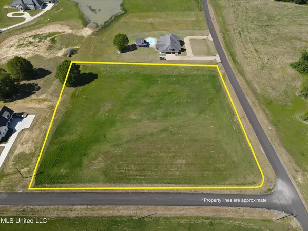$100,000 | 13 W Como Trace Drive, Senatobia, MS 38668