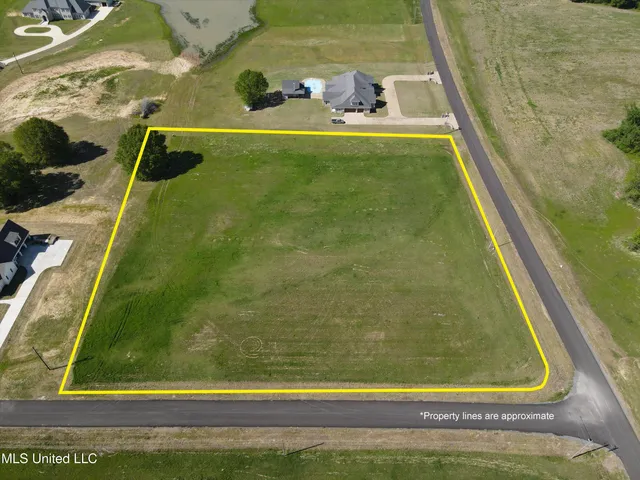 $100,000 | 13 W Como Trace Drive, Senatobia, MS 38668