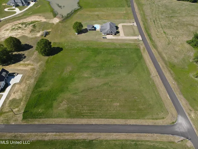 $100,000 | 13 W Como Trace Drive, Senatobia, MS 38668