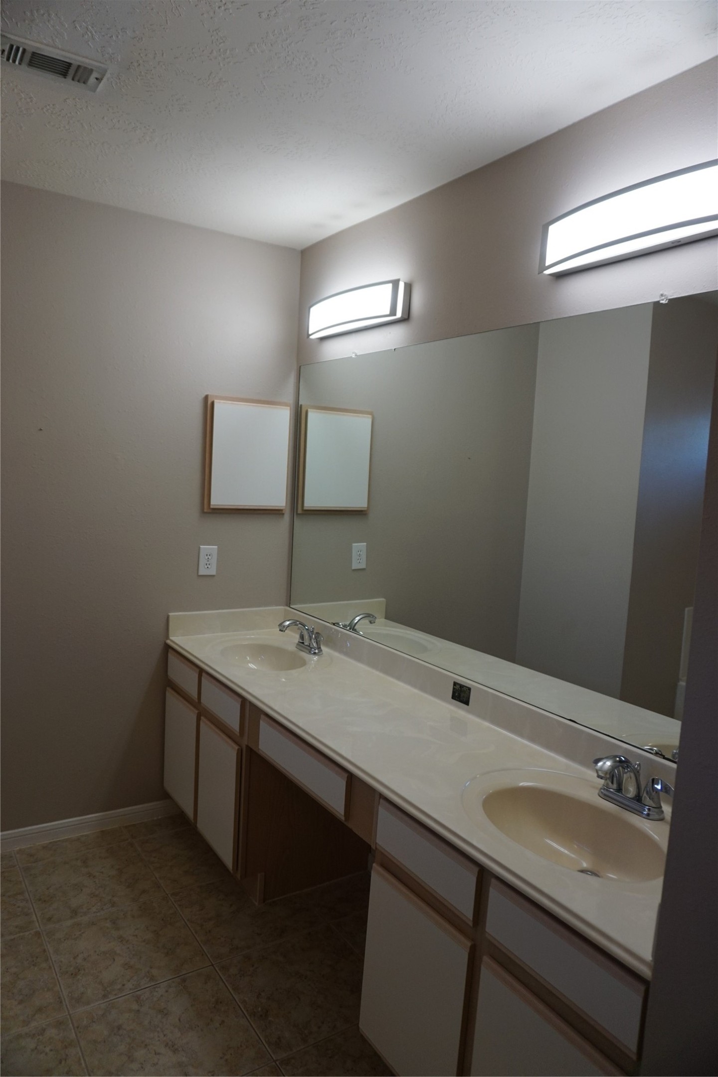 3601 Colleen Meadows Circle Houston, TX 77080 - Photo 16 of 22 Primary Bath Vanity and Sink