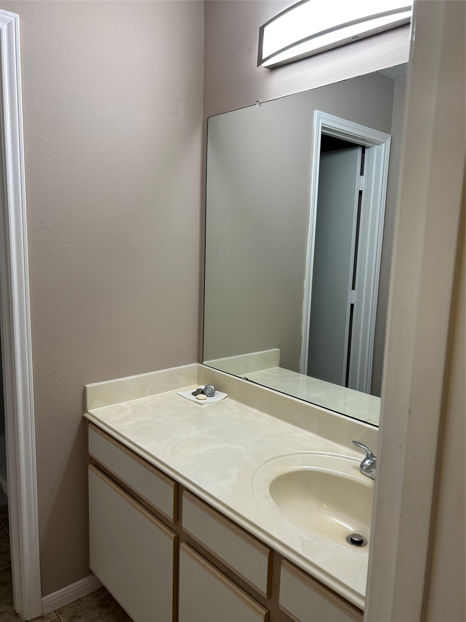 3601 Colleen Meadows Circle Houston, TX 77080 - Photo 19 of 22 2nd Full Bathroom in Bedroom Hallway
