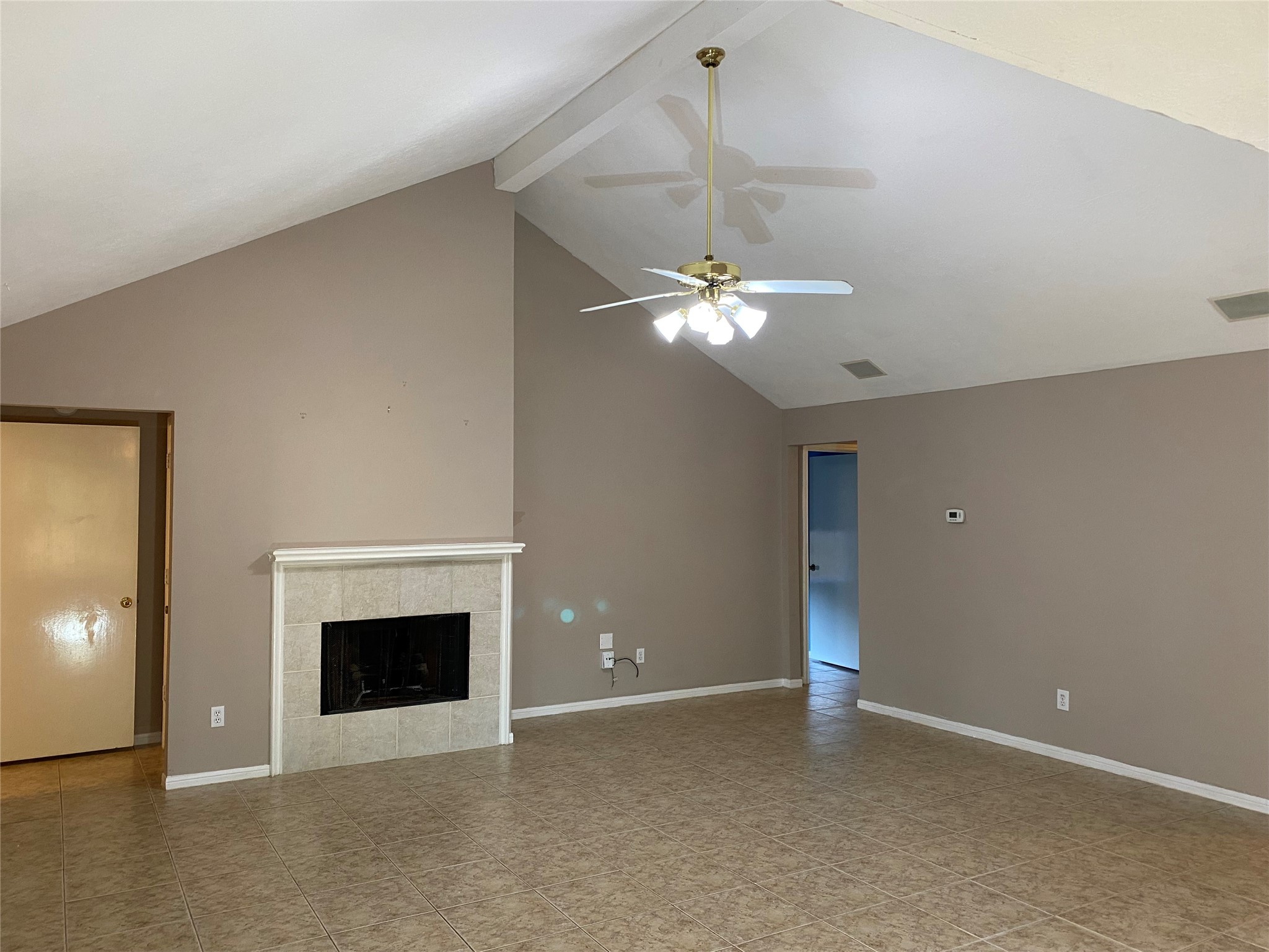 3601 Colleen Meadows Circle Houston, TX 77080 - Photo 4 of 22 Living Room/ Fireplace/ High Ceiling