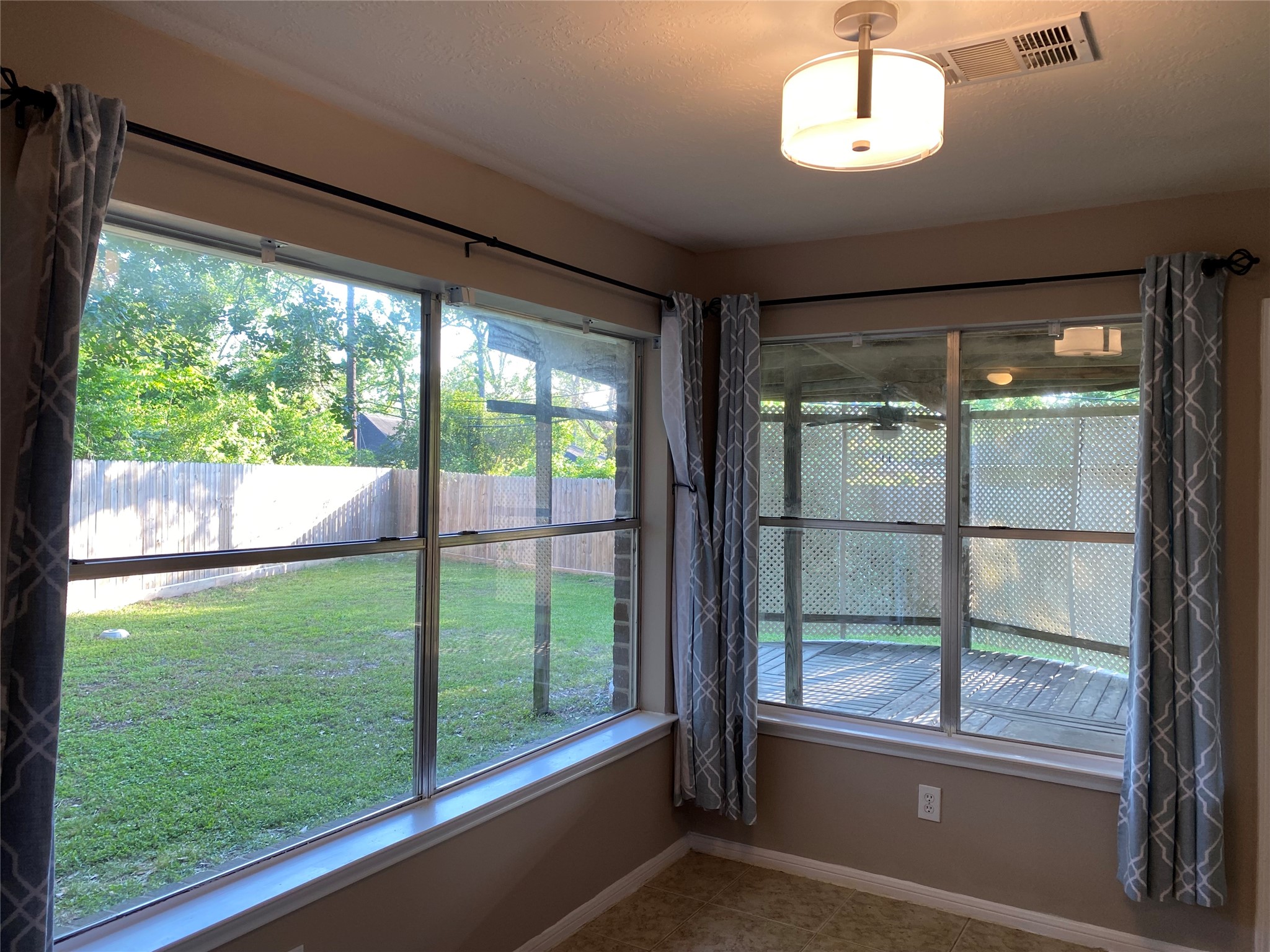 3601 Colleen Meadows Circle Houston, TX 77080 - Photo 6 of 22 Breakfast Windows and Views of Yard