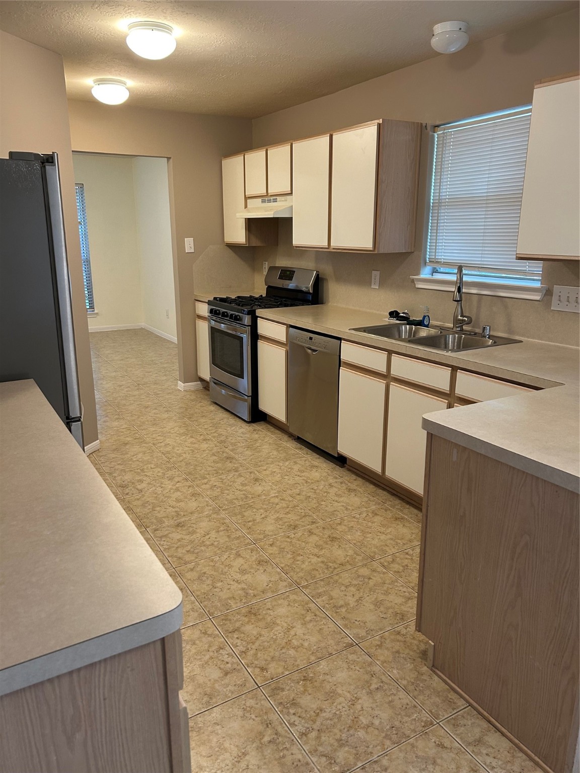 3601 Colleen Meadows Circle Houston, TX 77080 - Photo 8 of 22 a kitchen with stainless steel appliances a sink a stove a microwave a sink a refrigerator and cabinets