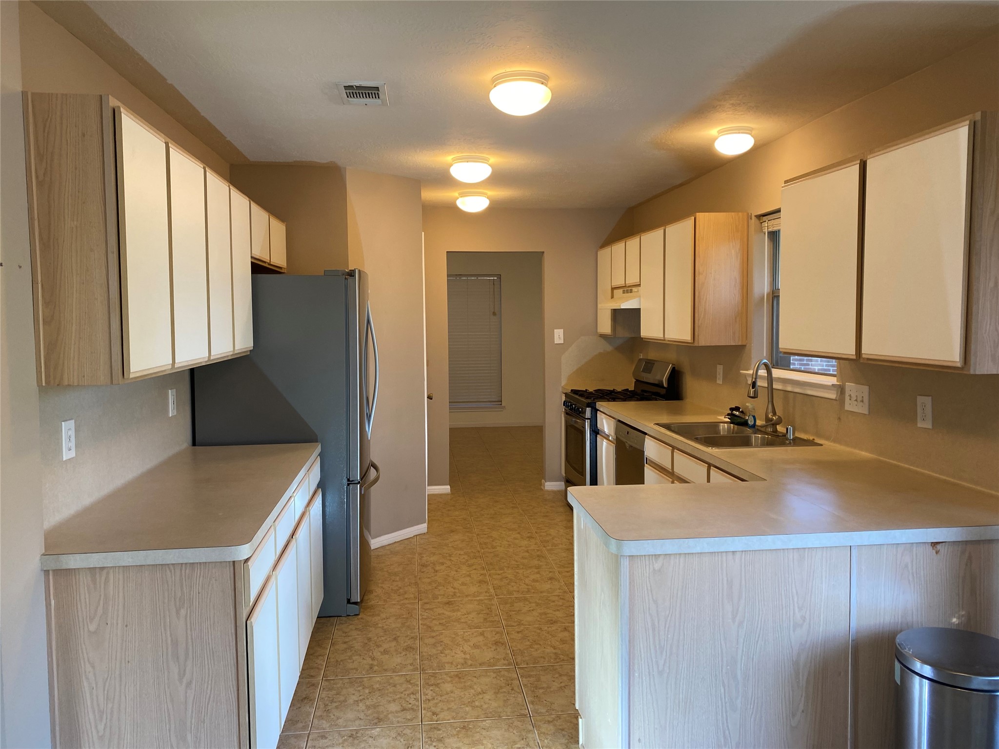 3601 Colleen Meadows Circle Houston, TX 77080 - Photo 9 of 22 Kitchen, 3rd View