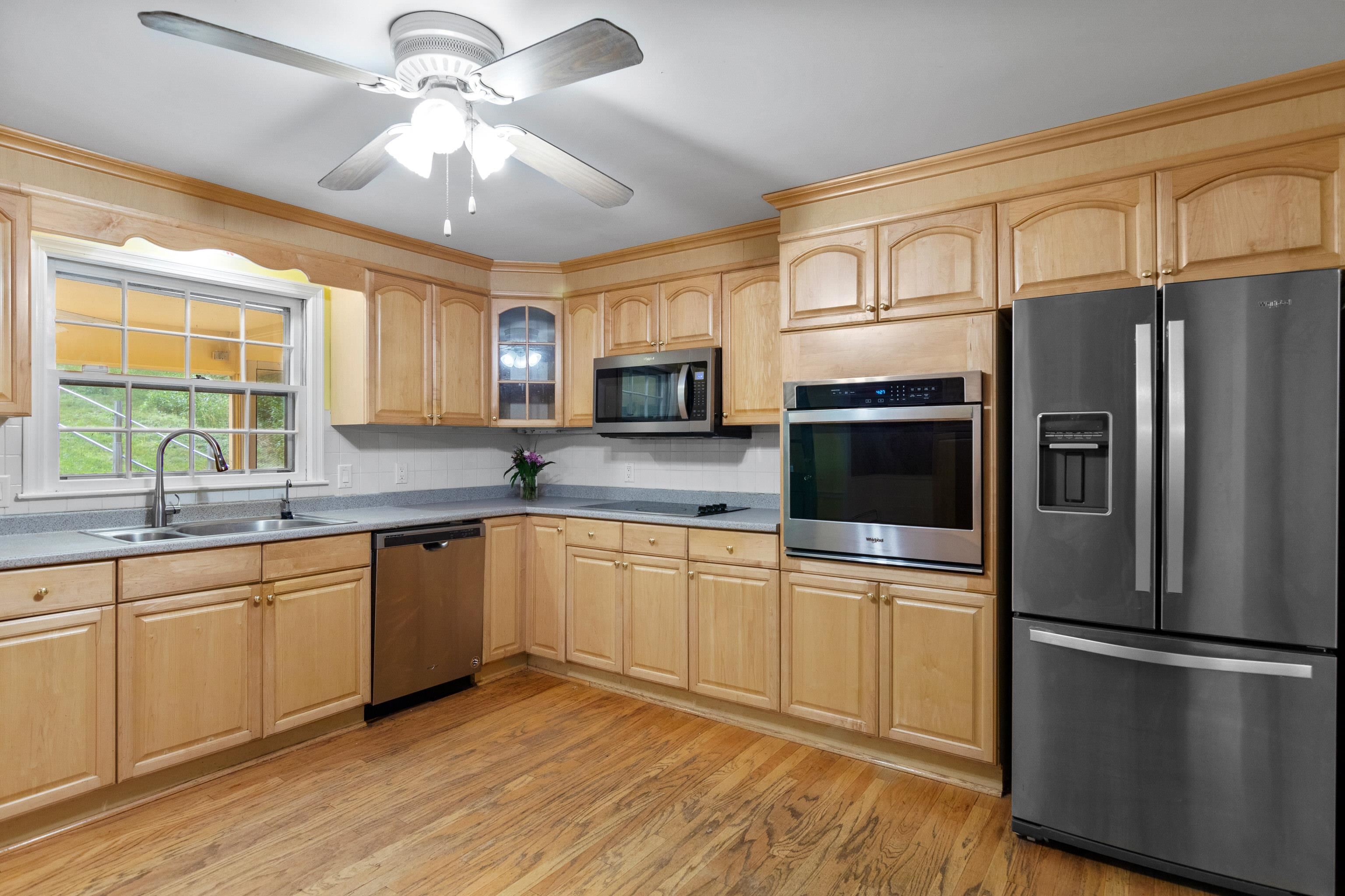 82 Wire Road Merrimack, NH 03054 - Photo 4 of 33