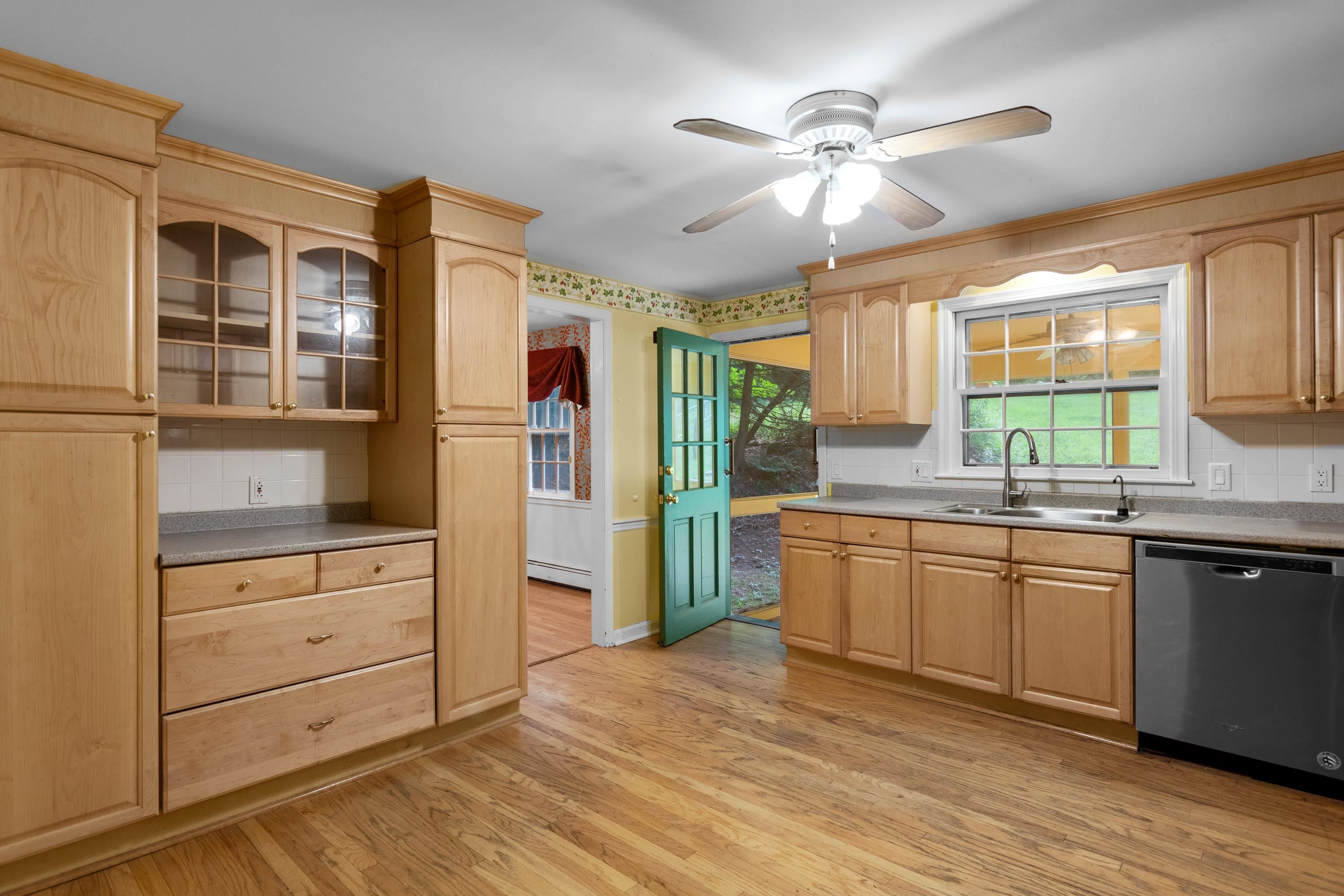 82 Wire Road Merrimack, NH 03054 - Photo 6 of 33