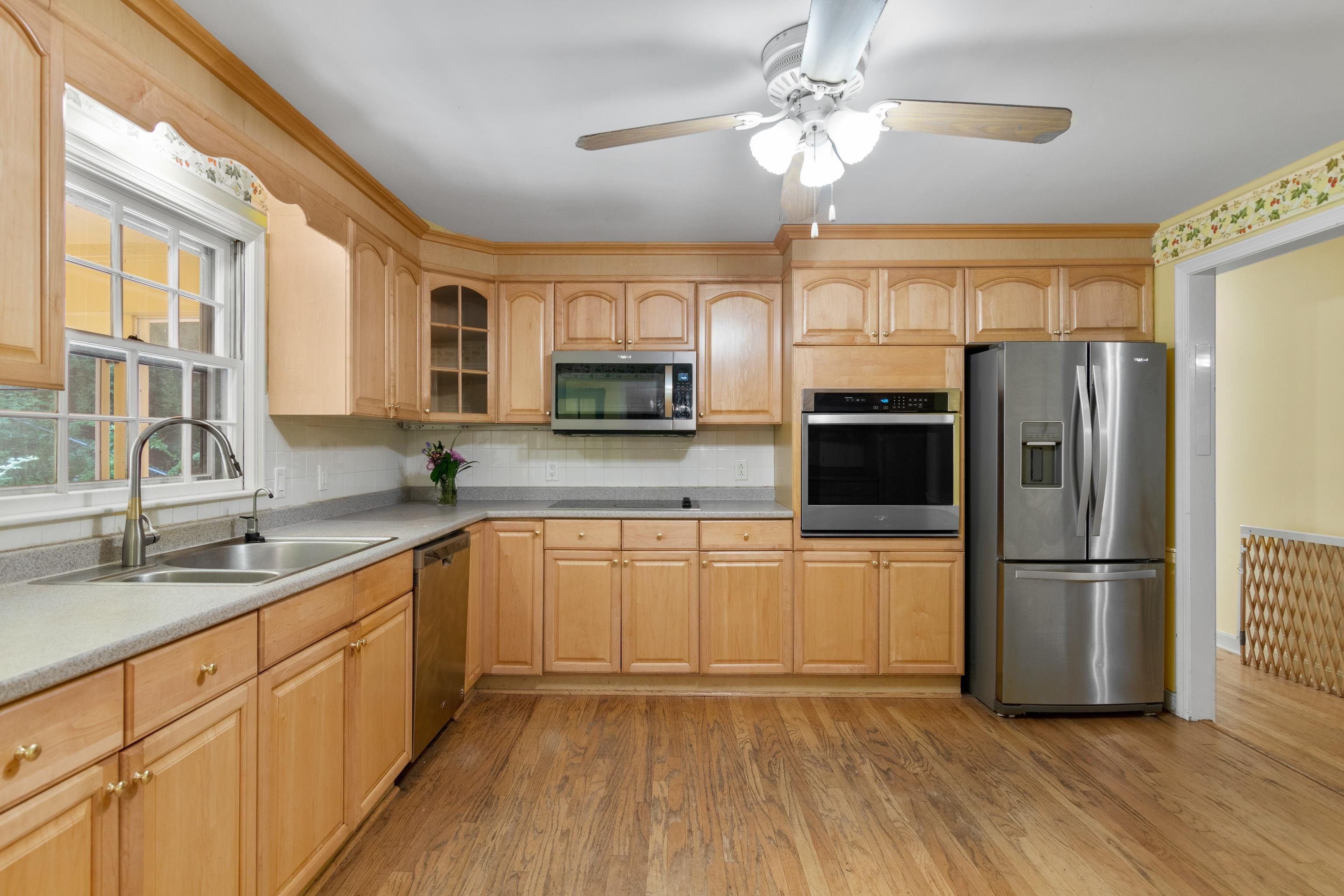 82 Wire Road Merrimack, NH 03054 - Photo 7 of 33