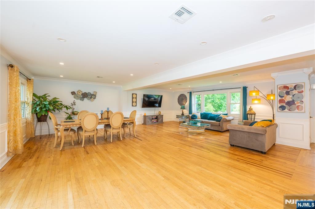 375 Queens Court Ridgewood, NJ 07450 - Photo 15 of 50