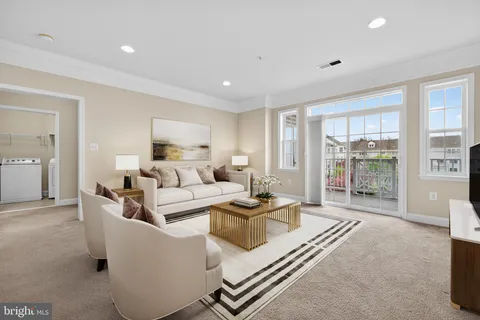 $530,000 | 327 King Farm Boulevard, Unit 203, Rockville, MD 20850