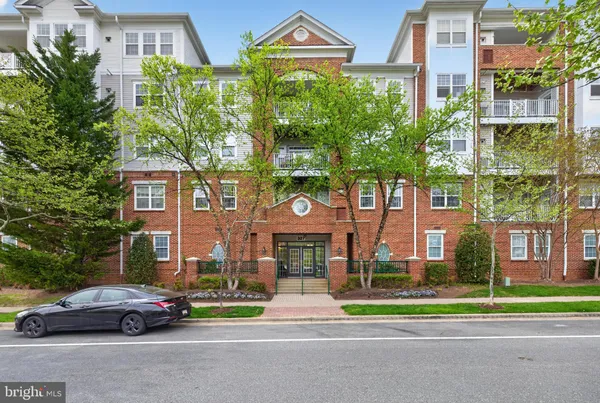 $545,000 | 327 King Farm Boulevard, Unit 203, Rockville, MD 20850