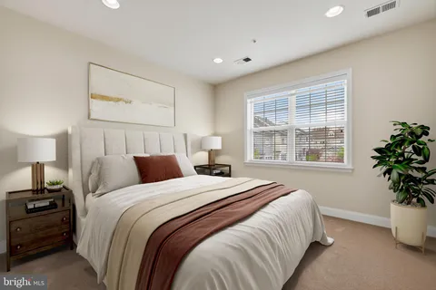 $530,000 | 327 King Farm Boulevard, Unit 203, Rockville, MD 20850