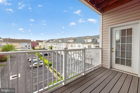 $530,000 | 327 King Farm Boulevard, Unit 203, Rockville, MD 20850