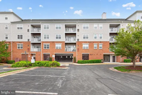 $530,000 | 327 King Farm Boulevard, Unit 203, Rockville, MD 20850