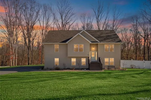 $659,000 | 31 Greenshire Way, Walden, NY 12586