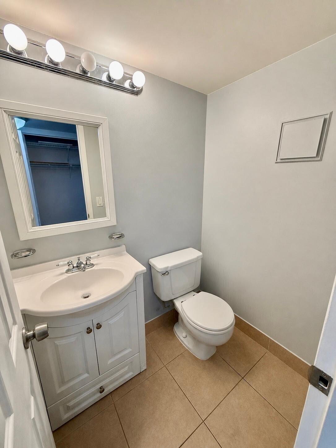 261 Suffolk F Boca Raton, FL 33434 - Photo 5 of 12 5