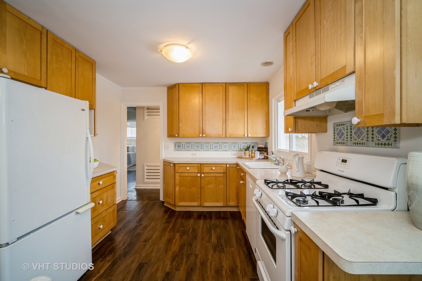 1137 Midway Road Northbrook, IL 60062 - Photo 13 of 18 a kitchen with a stove a sink and a refrigerator