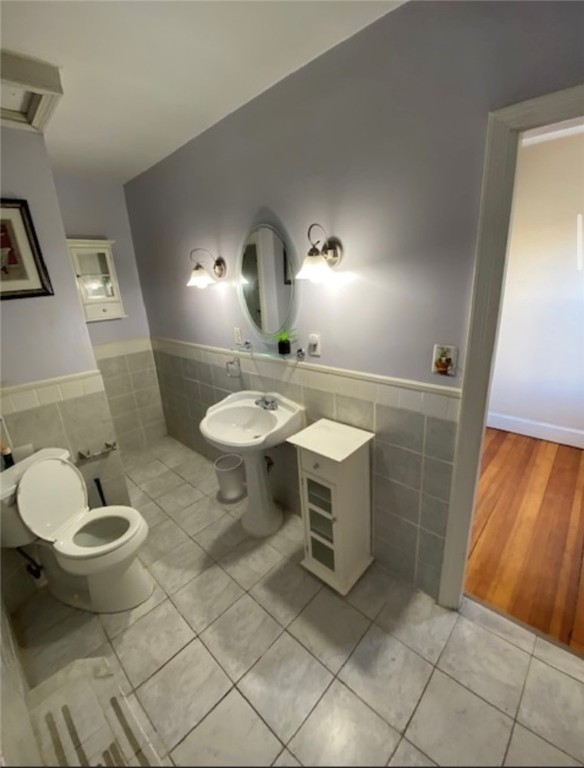 77 Raymond Street Providence, RI 02908 - Photo 13 of 27