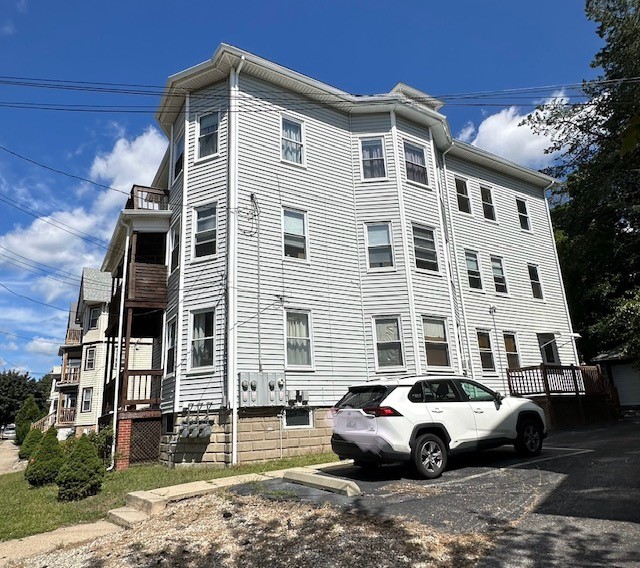 77 Raymond Street Providence, RI 02908 - Photo 3 of 27