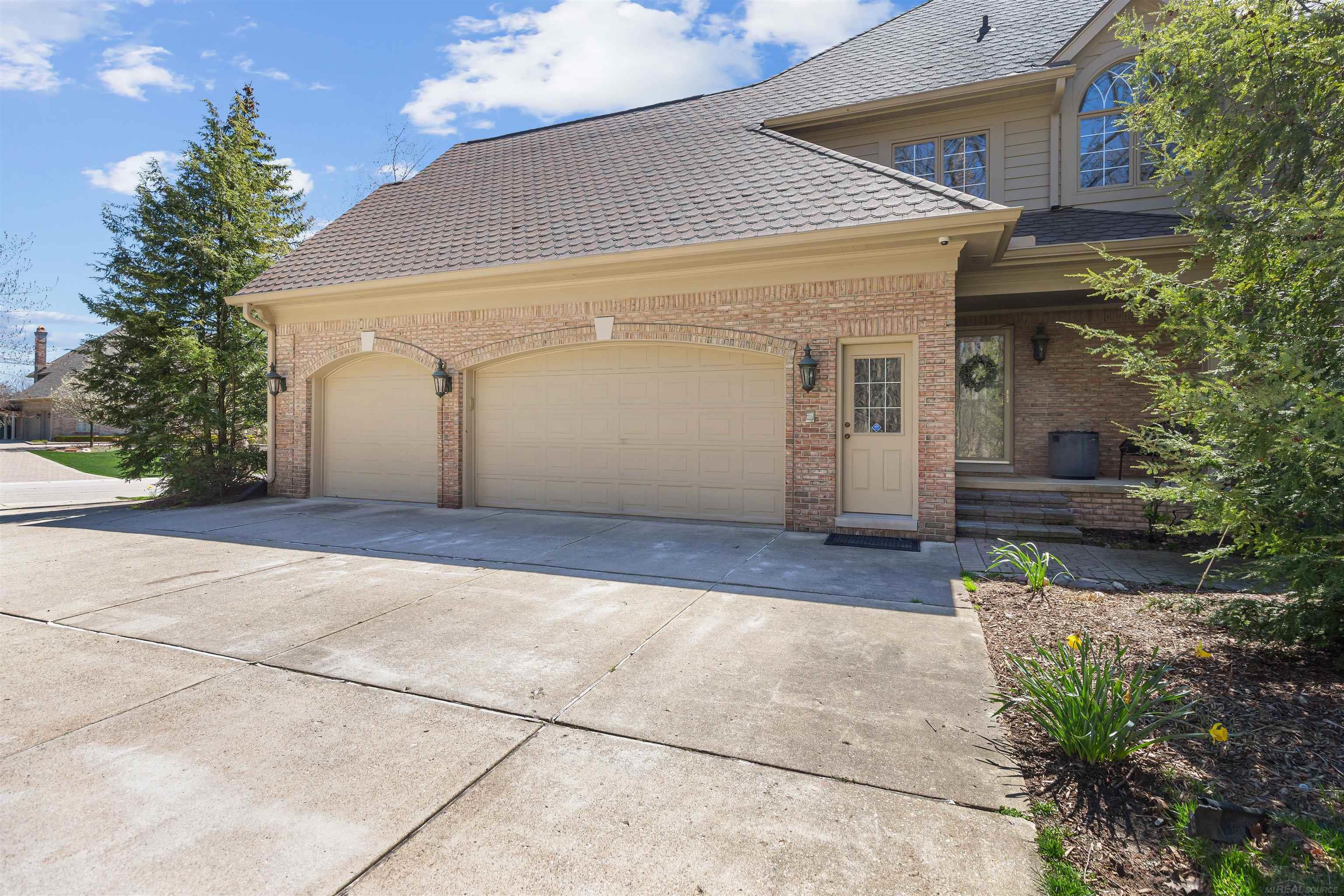 5714 Carrollton Court Rochester, MI 48306 - Photo 7 of 83 50138827-c529d816-16ca-4342-aeac-80f95eb09cb4.JPG