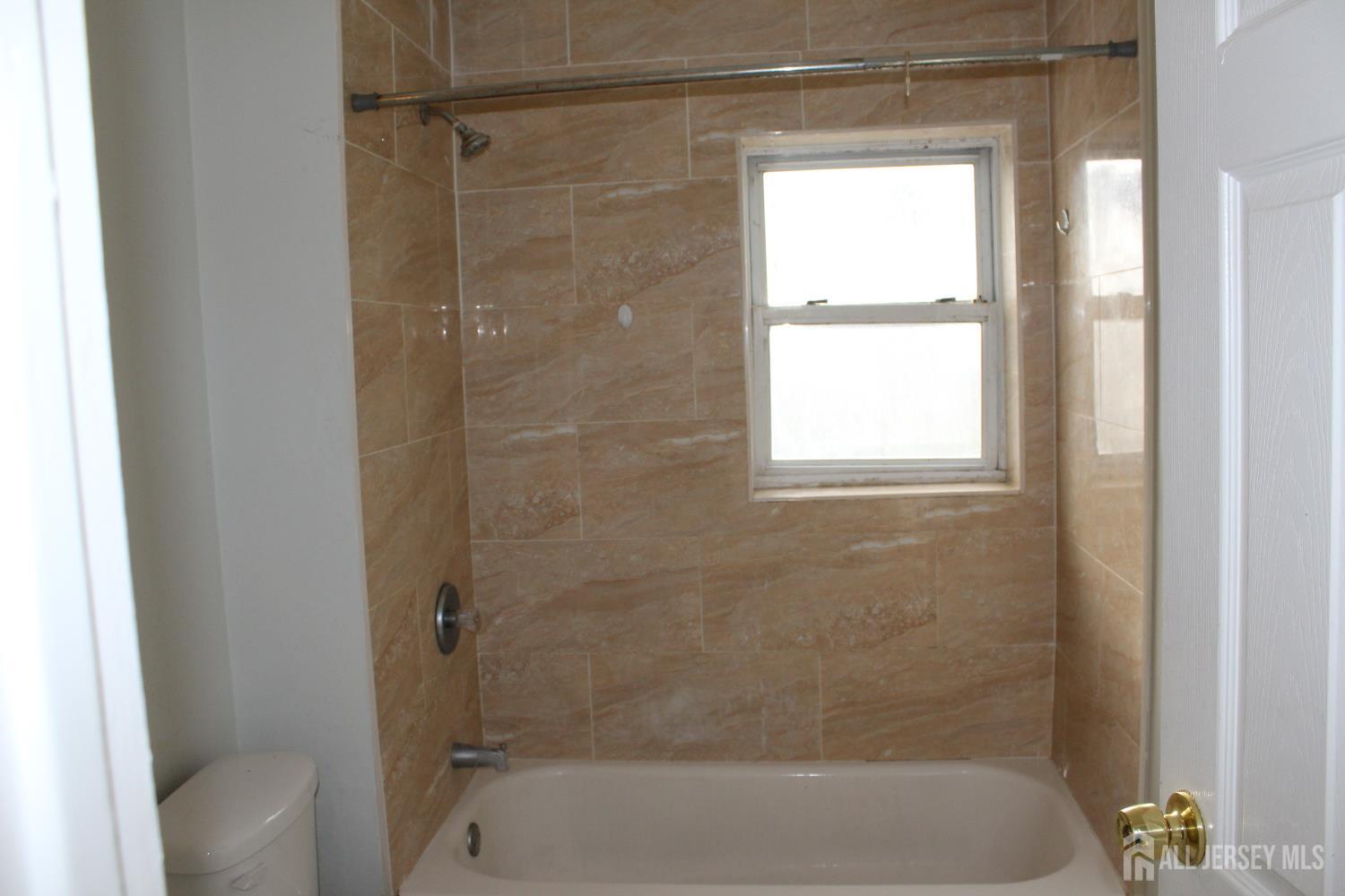 899 Green Street, Unit 1 Iselin, NJ 08830 - Photo 33 of 45 a bathroom with a bathtub