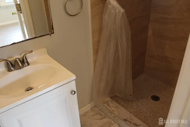 $2,975 | 899 Green Street, Unit 1, Iselin, NJ 08830